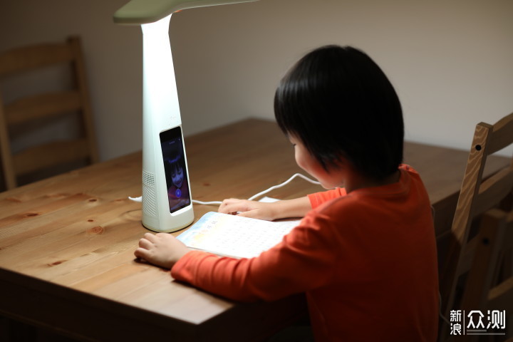 家有大力智能作业灯T5 Pro，轻松陪伴孩子学习_新浪众测