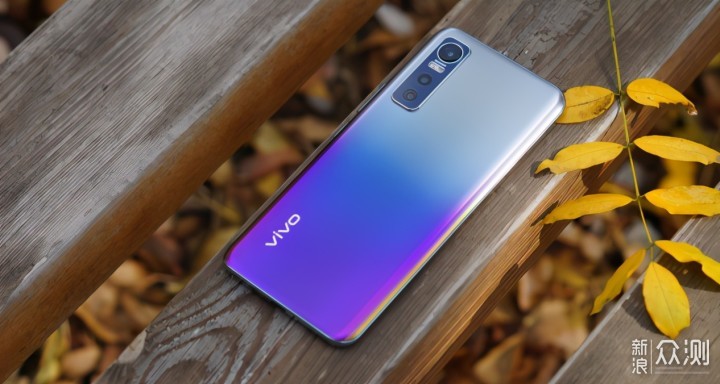 冬日亮眼的一道光：超薄超清晰的vivo S7e_新浪众测