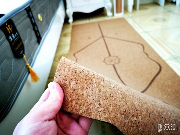 云麦软木瑜伽垫是如何建造家居瑜伽和锻炼的_新浪众测