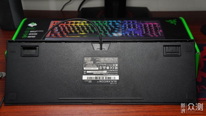 升级明显，雷蛇Razer 2020款黑寡妇V3键盘开箱_新浪众测