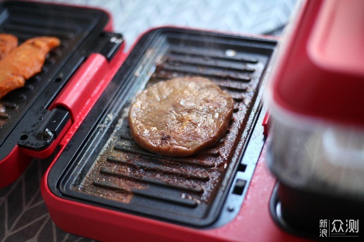 左烤中煎右蒸煮，无言多功能轻食机做饭实测_新浪众测