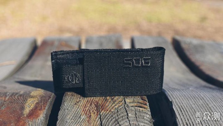 一只带花纹的拆快递工具-SOG RC1001BX_新浪众测