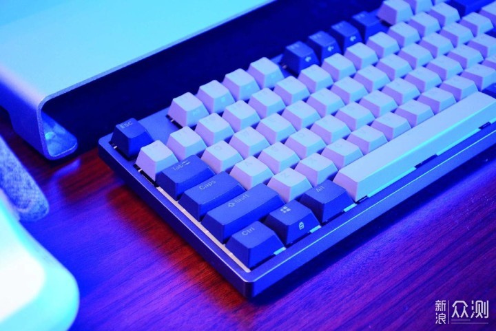 网红机械键盘评测：杜伽K310白光限定版_新浪众测