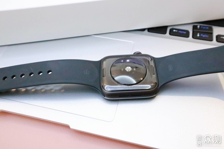 我的圣诞礼物：Apple Watch SE开箱_新浪众测