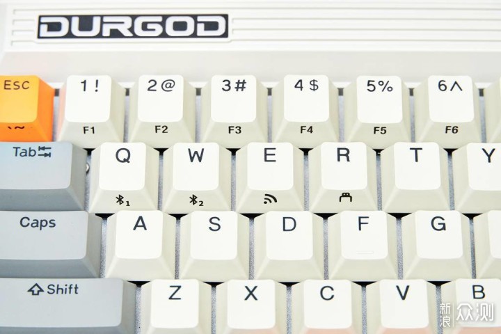 80年代复古风，68键的杜伽FUSION三模键盘上手_新浪众测