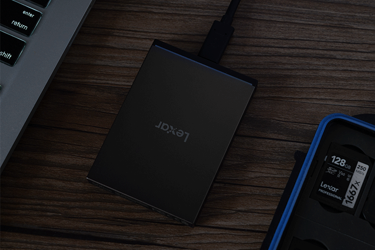 雷克沙（Lexar) 2TB Type-c USB3.1 移动固态硬盘(PSSD) SL200 传输速度