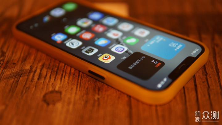 5个品牌，6款iPhone 12 Pro Max手机壳横评_新浪众测