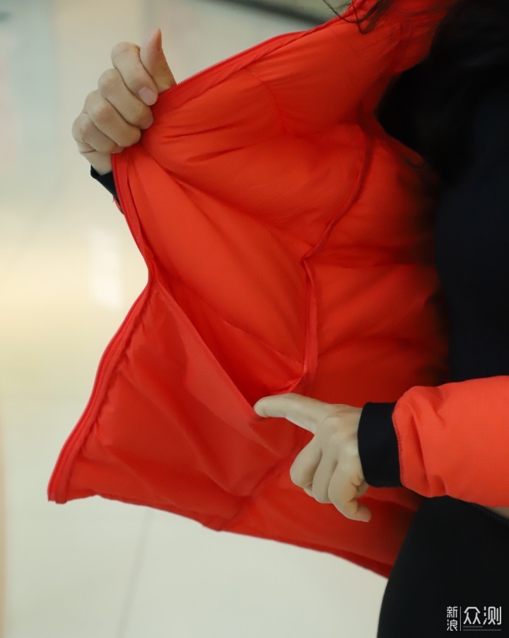这款1000蓬红色羽绒服保暖时尚，适合过年_新浪众测