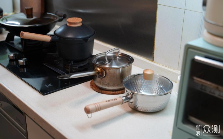 上的厅堂下的厨房，常用锅具我选择这些就够了_新浪众测