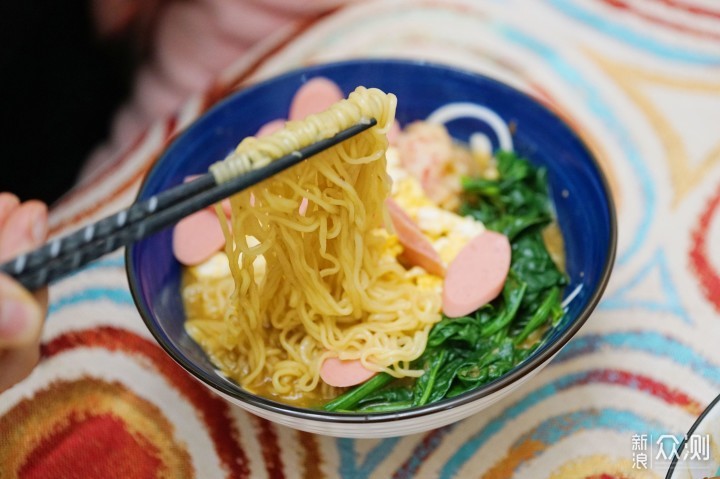 深夜，喂饱你的灵魂—6款超好吃速食面条推荐_新浪众测