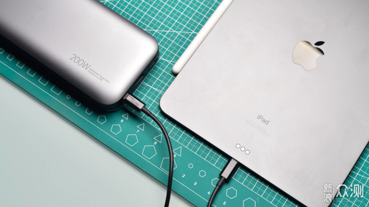 地表最强充电宝体验，小伙用着都震惊了_新浪众测