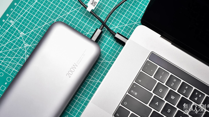 地表最强充电宝体验，小伙用着都震惊了_新浪众测