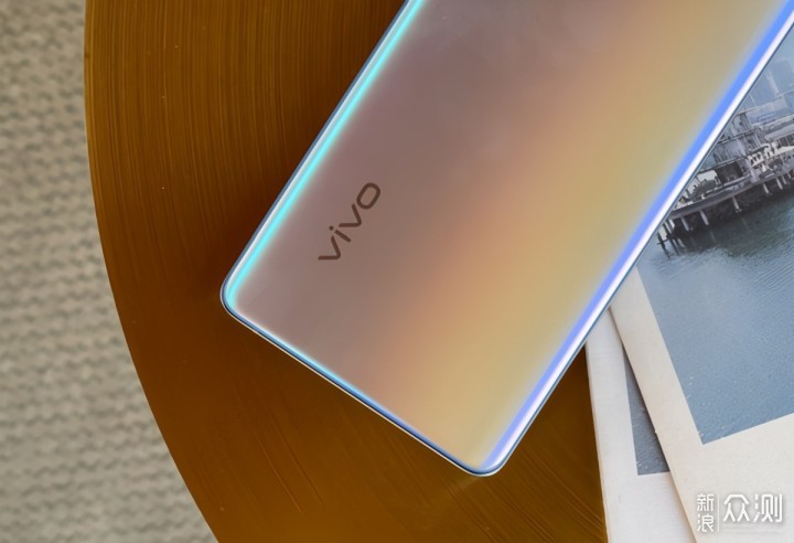 vivo X60手机：纤薄+影像为主，续航被吐槽_新浪众测