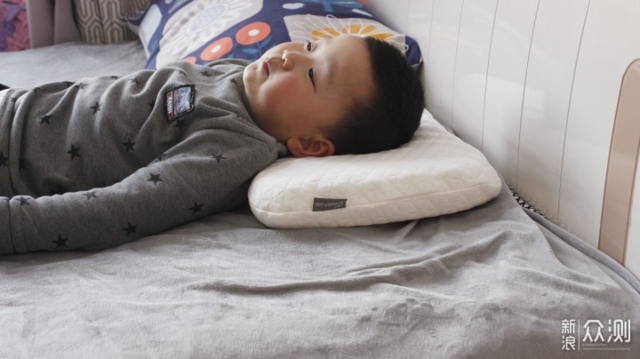 给孩子安睡的环境，从绘睡可烫洗硅胶枕开始_新浪众测