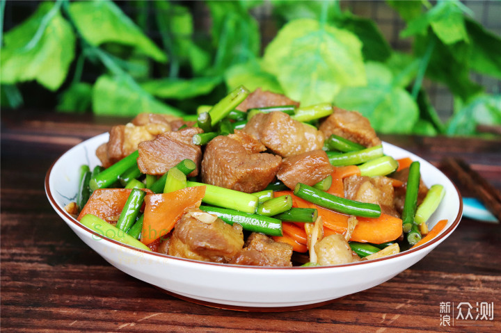 年夜饭里的家常菜，蒜薹炒牛肉牛气冲天寓意好_新浪众测