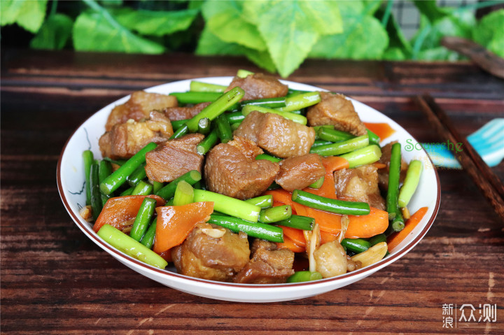 年夜饭里的家常菜，蒜薹炒牛肉牛气冲天寓意好_新浪众测