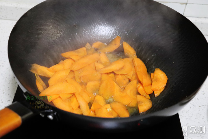 年夜饭里的家常菜，蒜薹炒牛肉牛气冲天寓意好_新浪众测