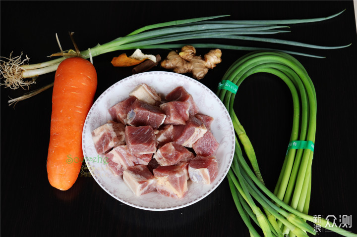 年夜饭里的家常菜，蒜薹炒牛肉牛气冲天寓意好_新浪众测