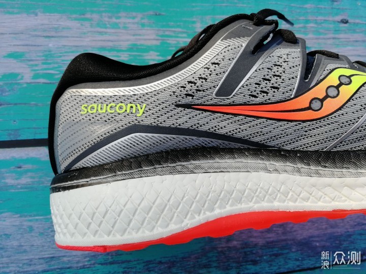 saucony索康尼triumphiso5跑鞋测评