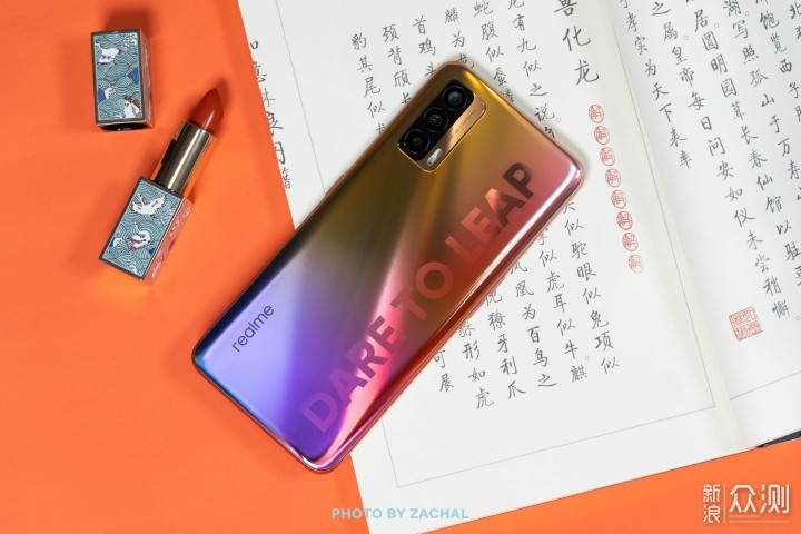 Realme 真我V15上手：“面面均衡”的新年锦鲤_新浪众测