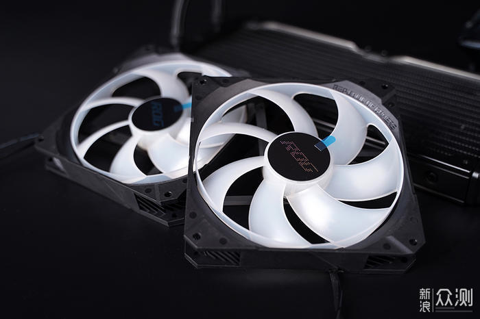 白色信仰主机，RTX 3090 HOF 装机展示_新浪众测