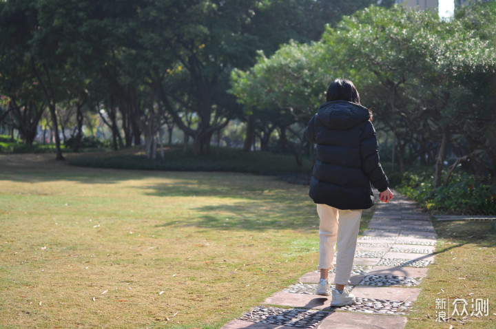 就地过年，随处闲逛，晒媳妇的沙乐华羽绒服_新浪众测