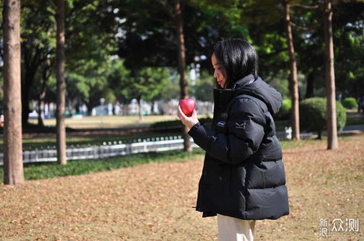 就地过年，随处闲逛，晒媳妇的沙乐华羽绒服_新浪众测