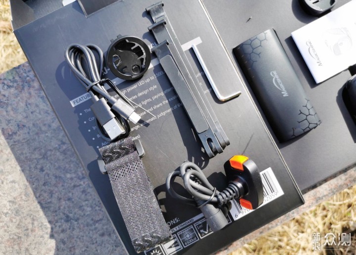 给自行车装这前灯，200米内不惧开远光的汽车_新浪众测