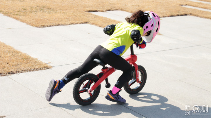 乐在骑中-儿童平衡车，是娱乐也是挑战_新浪众测
