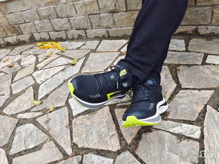 薄如蝉翼,轻如鸿毛也可以形容一双跑鞋?_新浪众测