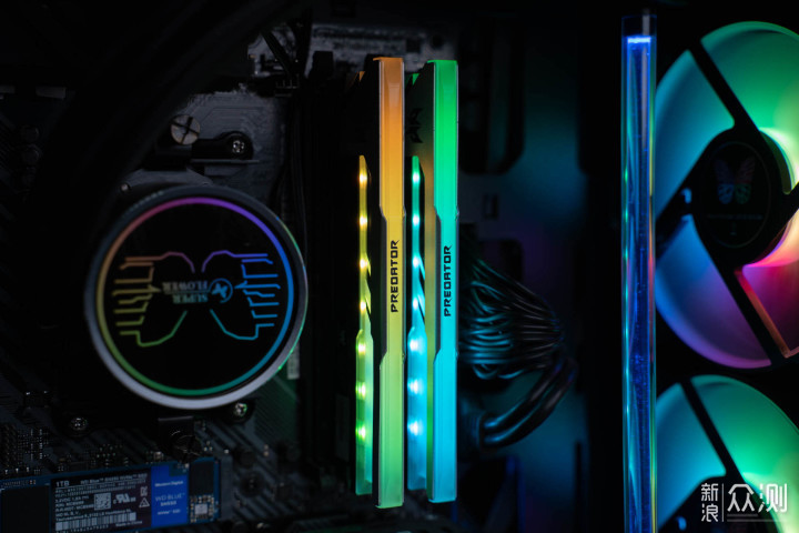 首发评测 Predator Apollo RGB 8x2 3600内存_新浪众测