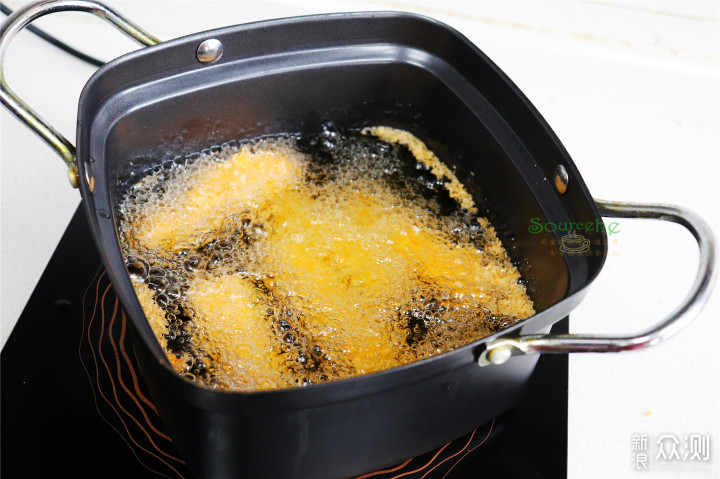 2盒牛奶1碗淀粉，做成炸鲜奶，金黄酥脆很好吃_新浪众测