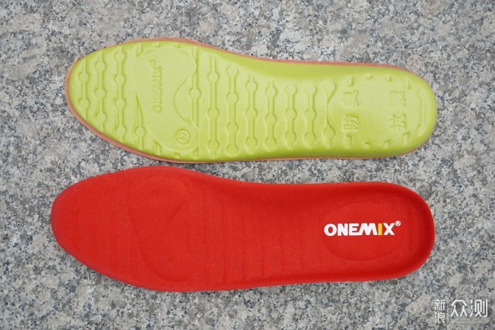 强缓震不累脚，OneMix玩觅火凤凰全掌气垫鞋_新浪众测