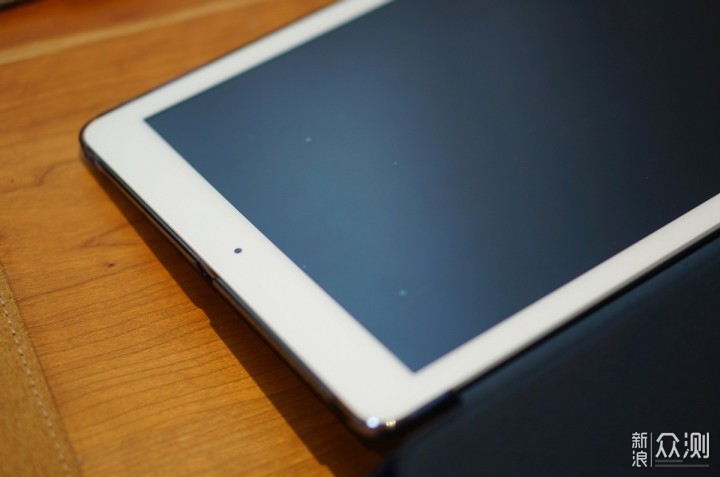7年前的iPad Air 配一套亿色的膜和壳再战3年_新浪众测