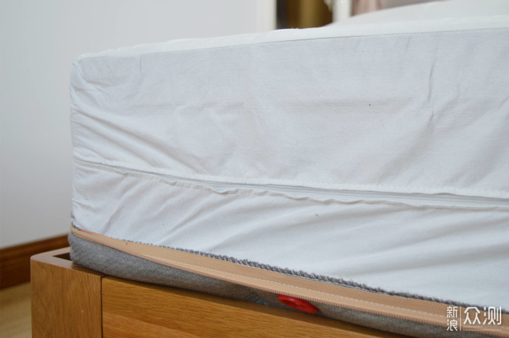 年轻人的第一张床垫：8H小金Pro+乳胶弹簧床垫_新浪众测