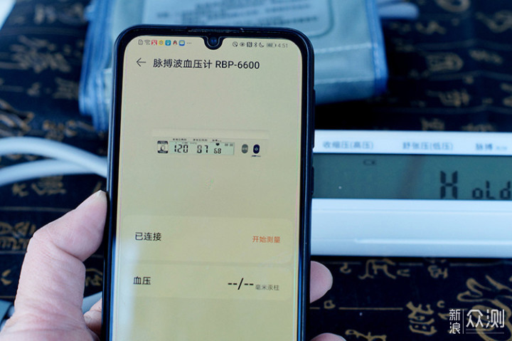 华为智选脉搏波血压计：关心家人掌控血压健康_新浪众测