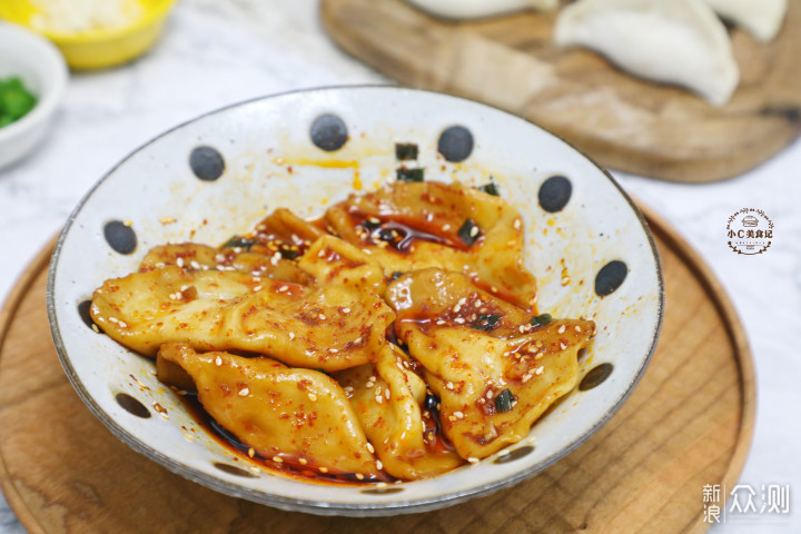 皮薄馅厚，香辣够味红油饺子，10分钟就能搞定_新浪众测