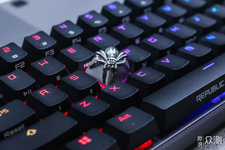 我的键盘上养了只蜘蛛～ZOMO蜘蛛键帽体验_新浪众测