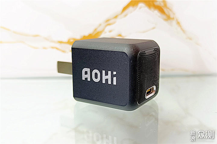 AOHi Magcube 30W：越用越爱，快充头如此能打_新浪众测