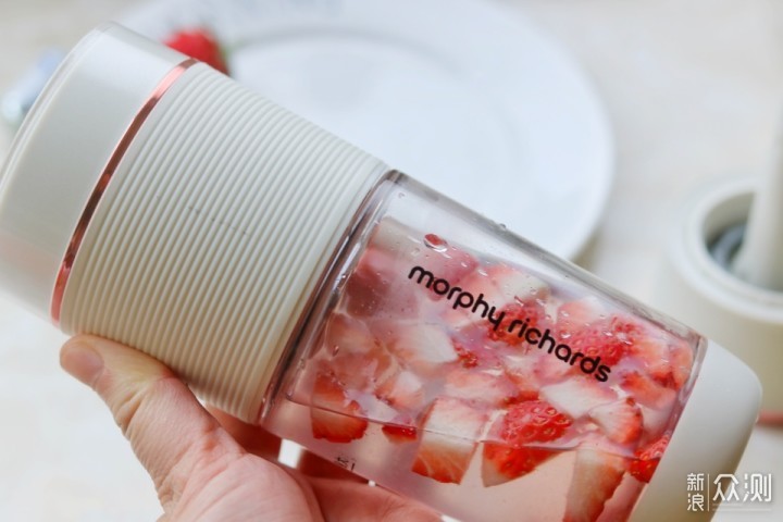 夏天当然要喝饮料，自制草莓气泡水，零添加_新浪众测