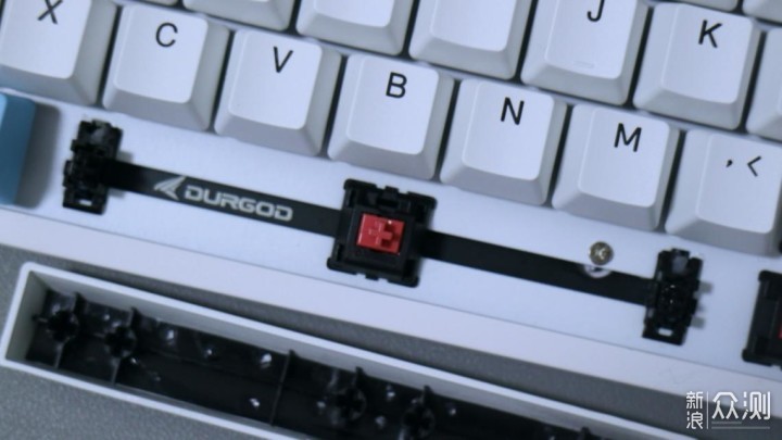 杜伽K310W静音红轴三模键盘，文字工作者最爱_新浪众测