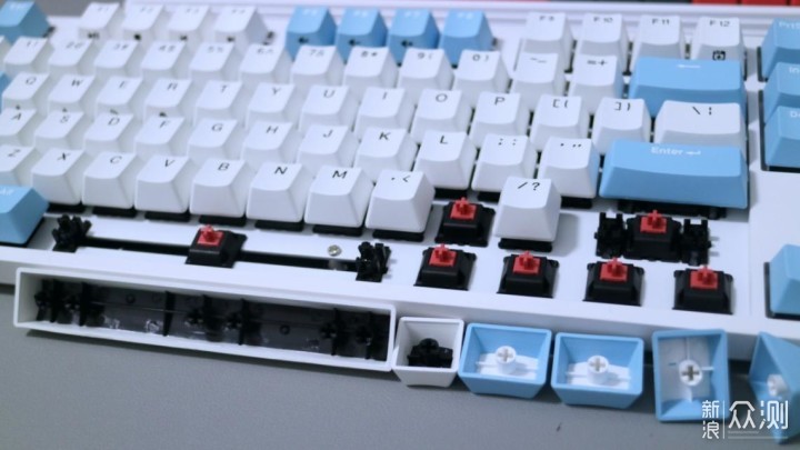 杜伽K310W静音红轴三模键盘，文字工作者最爱_新浪众测