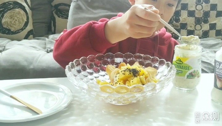 早餐剩根油条，晚餐花几分钟用它做菜，真香_新浪众测