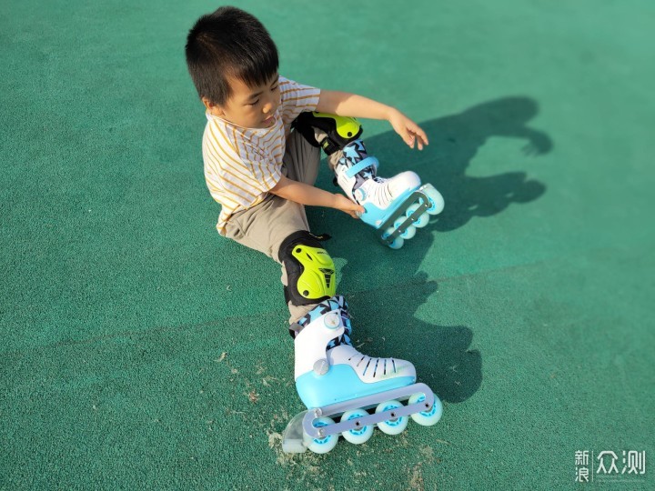 给孩子童年最好的礼物：儿童轮滑鞋！_新浪众测