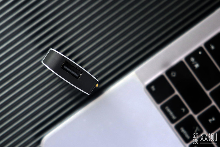 专属设计 贴心使用的一款MacBook多功能扩展坞_新浪众测