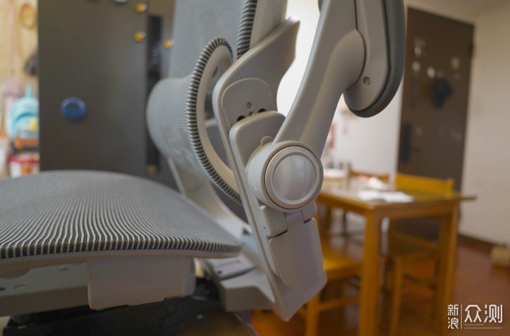 选一把合适自己的椅子，网易严选人体工学椅_新浪众测