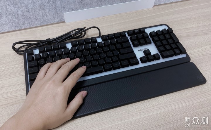 桌面上最靓的键盘——冰豹梅格有线键盘_新浪众测