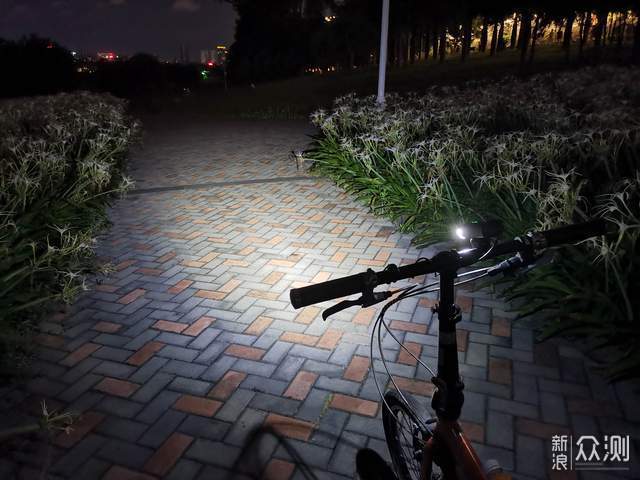 迈极炫DA1000自行车灯，专业的活就应该专业做_新浪众测