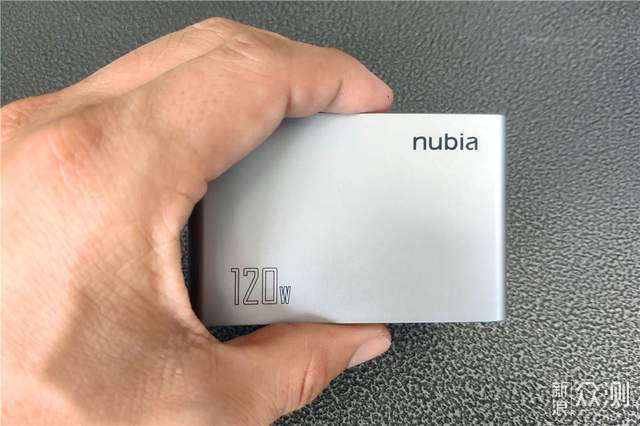 努比亚120W氮化镓充电器体验有感，就是值！_新浪众测