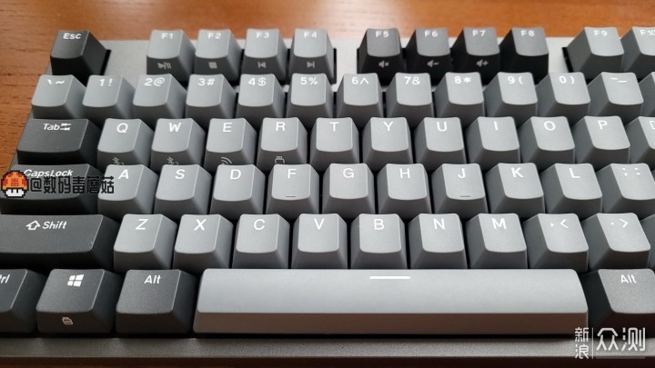 樱桃银轴，又短又快——杜伽K320W三模键盘_新浪众测